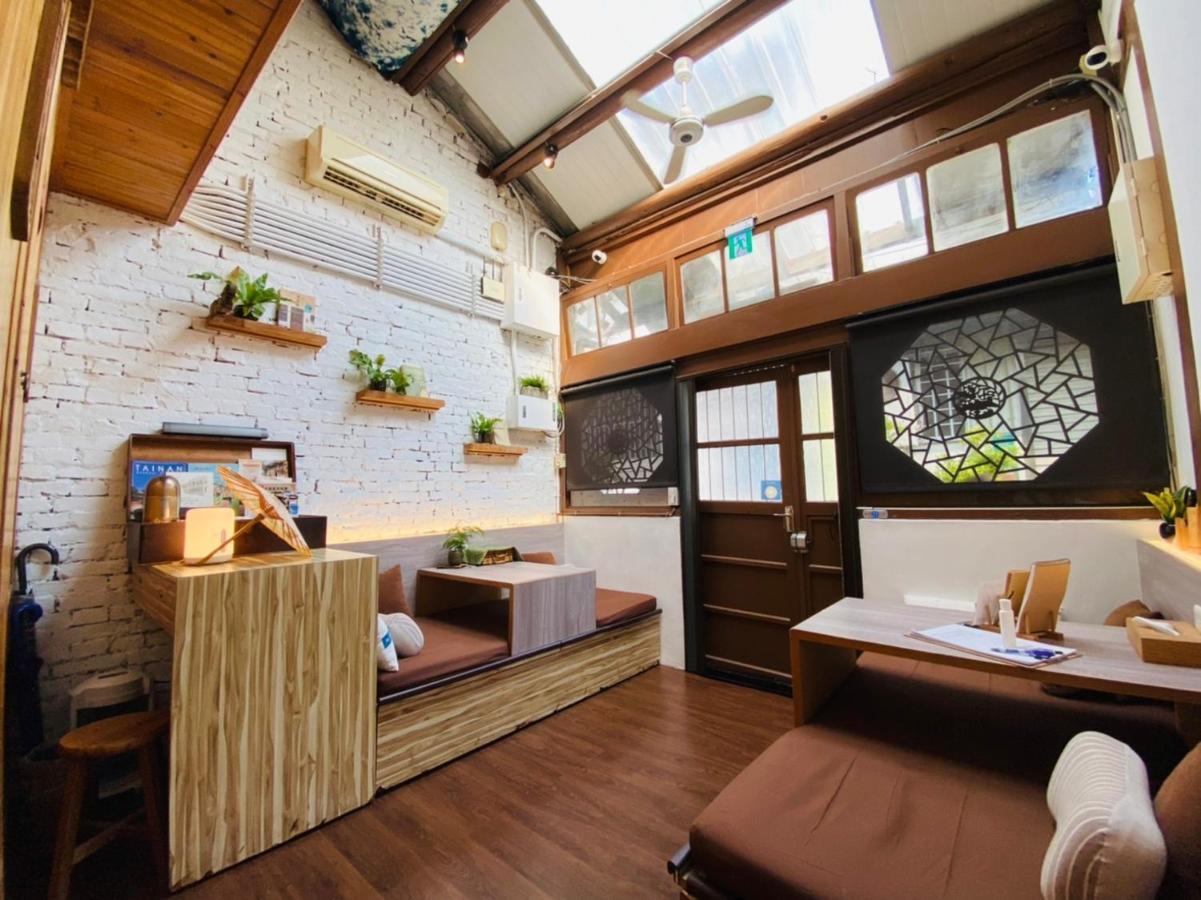 捉鳳凰 台南百年老宅包棟導覽民宿系列catchphoenix Centennial Guesthouse Exterior photo